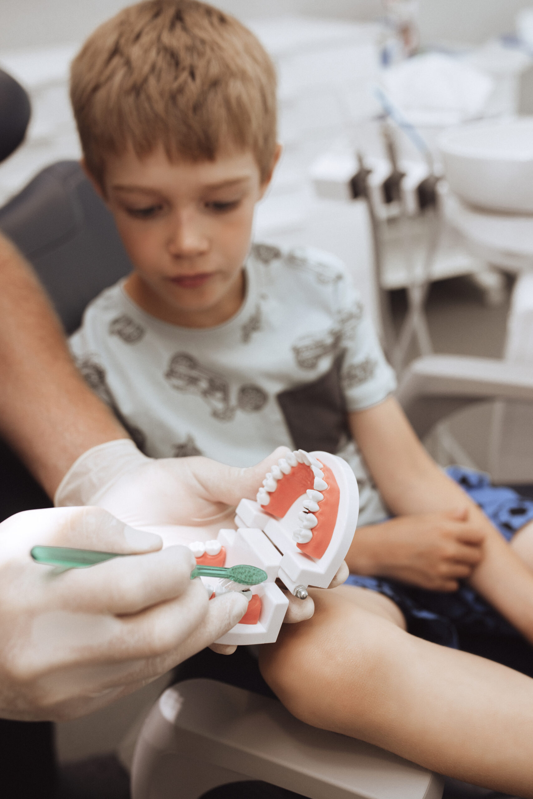 patenkinta pacientė odontologijos klinikoje